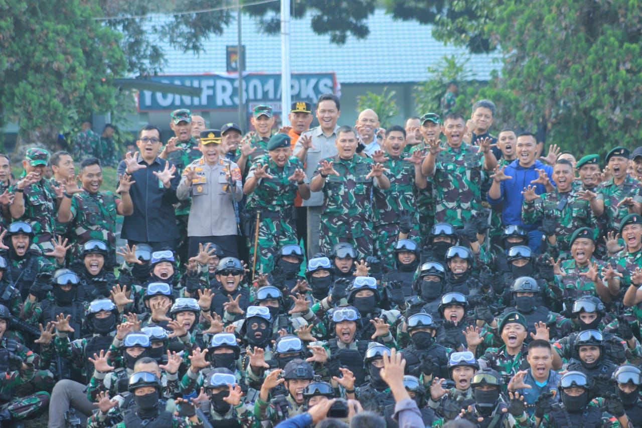 Panglima Divisi III/Siliwangi, Kunjungan Kerja, Operasi Sermukim, Batalyon Infanteri Raider 301/Prabu Kian Santang, Latihan Militer, Mayjen TNI Kunto Arief Wibowo, S.IP., Brigade Infanteri 15/Kujang II, Kabupaten Sumedang, Jawa Barat, Prajurit Siliwangi, Kecerdasan Prajurit, Ketangkasan Prajurit, Jati Diri Prajurit, Perubahan Pergerakan, Danyonif Raider 301/PKS, Mayor Inf Henggar Tri Wahono, S.H., M.H
