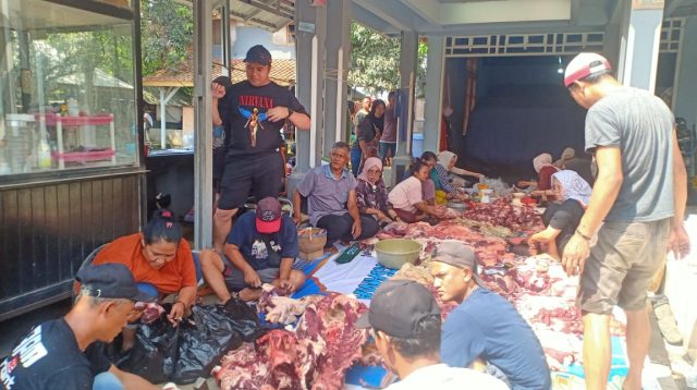 Idul Adha 1446 H, YPPGMI, Kabupaten Bandung, Sholat Idul Adha, Pemotongan Hewan Kurban, Yayasan Pendidikan Pembangunan Generasi Muda Indonesia, STKINDO Wirautama, SMK Wirakarya, Ibadah Kurban, Rangkaian Kegiatan Idul Adha, Pendidikan Rohani, Ketua Yayasan YPPGMI, Dr. H. Yusnan Yusuf, Makna Idul Adha, Nabi Ibrahim, Keluarga Besar YPPGMI, Keimanan dan Ketakwaan, Graha Wirakarya, Desa Manggungharja, Kecamatan Ciparay, Pendidikan Generasi Muda, Ibadah Yaumul Nahar, Ritual Kurban, Momentum Idul Adha, Semangat Pengorbanan