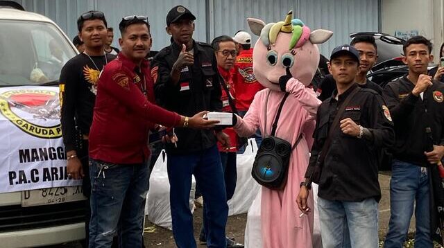 Mangala Garuda Putih Arjasari, Bagi Takjil Gratis Arjasari, Mangala Garuda Putih Berbagi Takjil, PAC Mangala Garuda Putih Arjasari, Bagi Takjil Ramadan Arjasari, Pembagian Takjil Gratis Bandung, Kegiatan Sosial Ramadan Arjasari, Ormas Mangala Garuda Putih, Takjil Gratis untuk Masyarakat, Kegiatan Ramadan Organisasi Masyarakat, Buka Puasa Bersama Mangala Garuda Putih, Mangala Garuda Putih Berbagi 1000 Takjil, Aksi Sosial Ramadan di Arjasari, Berbagi Takjil di Desa Lebakwangi, Mangala Garuda Putih PAC Arjasari bagikan 1000 takjil gratis, Kegiatan sosial Mangala Garuda Putih di Arjasari Bandung, Ormas Mangala Garuda Putih berbagi takjil di depan Alfamart Pasirjati, Mangala Garuda Putih Arjasari pererat silaturahmi lewat bagi takjil
